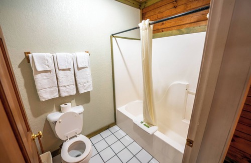 Buchanan House | Full and 2 Twin Beds Room