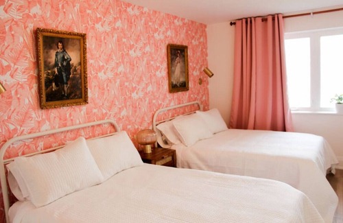 Rossmore Hotel | Full Boutique Hotel with 5 Ensuite Bathrooms