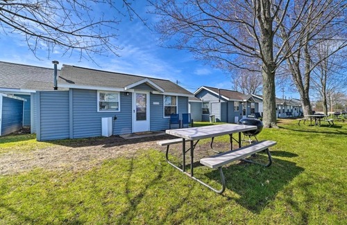 Houghton Lake Cabin | Full Cabin: 14 Steps to the Lake! PET FRIENDLY!