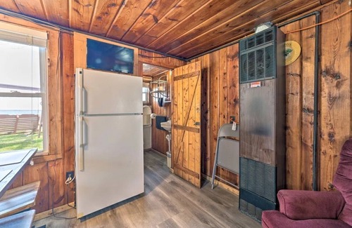 Houghton Lake Cabin | Full Cabin: 7 Steps to the Lake! PET FRIENDLY