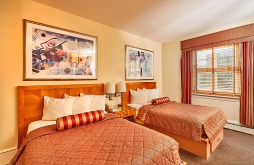 Gayborhood Hotel | Full Double Delight, The Alexander Inn, 2 Rooms, Historic Neighbourhood