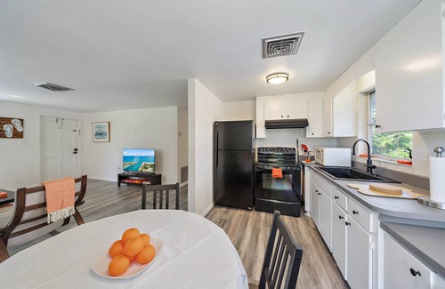 Laurel House | Full Duplex Nokomis Beach .7 Miles from The Beach