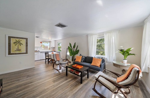 Laurel House | Full Duplex Nokomis Beach .7 Miles from The Beach