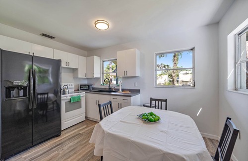 Laurel House | Full Duplex Nokomis Beach .7 Miles from The Beach