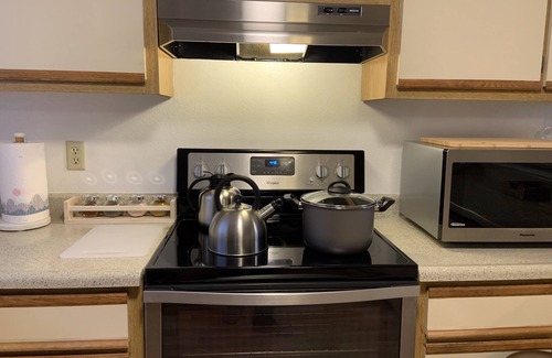 Midtown Sacramento Apartment | Full furnished 2 bedrooms townhouse apartment at midtown Sacramento, California.