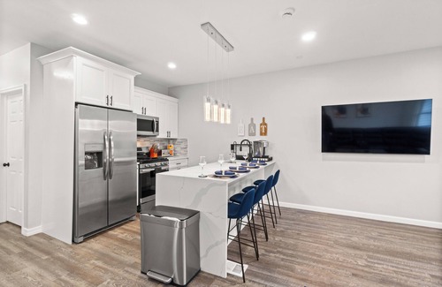 Constable Hook House | Full House, 7 Bedrooms, 9 Beds, 4 Bathrooms Close to NYC & EWR