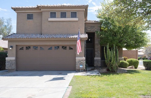 Sundance Ranch House | Full house located 12 minutes away from Stadium Westgate district Entertainment!