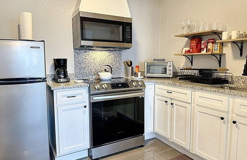 Central Oklahoma City House | Full-Kitchen 2BR | $1900/month #41A | Queen Beds