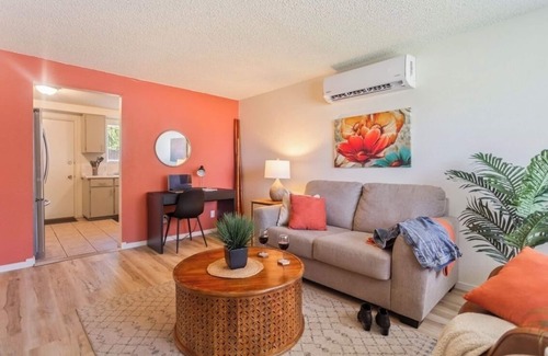 South Richland House | Full kitchen - Cozy 2 BR with King bed - Hospital & Hanford super close.