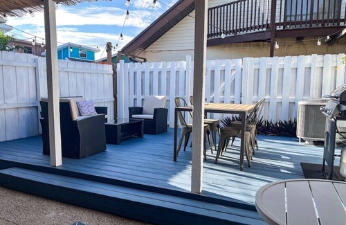 Cape Caneveral Beach Gardens House | Full kitchen|Smart TV|Backyard|A/C-W/D-Parking