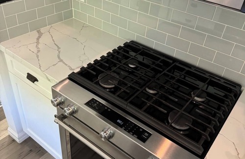 North Central House | Full Kitchen Studio Type Guest Room with WiFi, AC in delightful Pasadena House