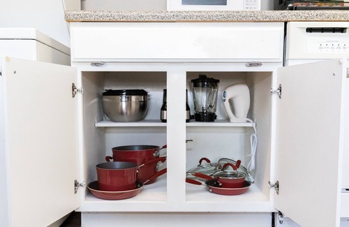Greensboro Apartment | ✅Full Kitchen✅W/D✅5min→Airport✅ADA Compliant✅Netflix
