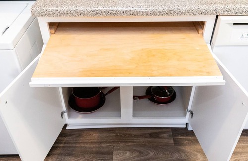 Greensboro Apartment | ✅Full Kitchen✅W/D✅5min→Airport✅ADA Compliant✅Netflix