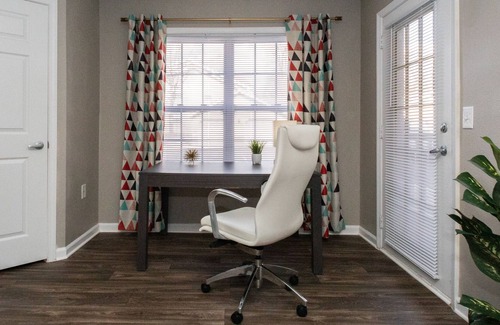 Greensboro Apartment | ✅Full Kitchen✅W/D✅5min→Airport✅ADA Compliant✅Netflix