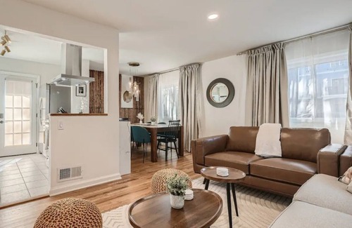 Garden Hills House | Full Modern Duplex 5BA 3BA, Walk Everywhere! Pet-Friendly