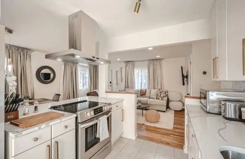 Garden Hills House | Full Modern Duplex 5BA 3BA, Walk Everywhere! Pet-Friendly