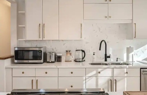 Garden Hills House | Full Modern Duplex 5BA 3BA, Walk Everywhere! Pet-Friendly