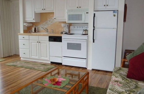 Waikiki Condo | Full Ocean View - Steps to the Beach! Free Parking and Wi-Fi