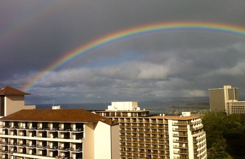 Waikiki Condo | Full Ocean View - Steps to the Beach! Free Parking and Wi-Fi