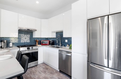 Laguna Beach Apartment | Full Ocean Views, Modern & walk to “Main Beach”