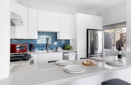 Laguna Beach Apartment | Full Ocean Views, Modern & walk to “Main Beach”