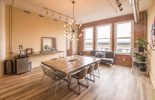 Downtown West Condo | Full Penthouse Loft in Heart of Downtown St.Louis! Family Friendly/Amazing Views