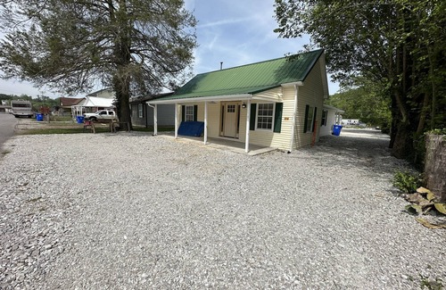 Rocky Top House | Full remodel No trailering to the Windrock, Norris Lake and Trails close by.
