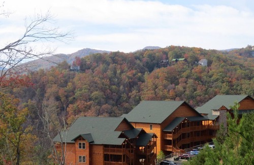 Gatlinburg Resort | Full Service Double RoomWestgate Smoky Mountain Resort