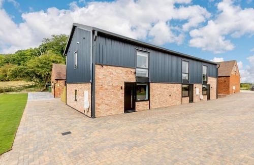 Moreton Valence Cottage | Fully Accessible-Disabled Adapted-Hot Tub-Pets