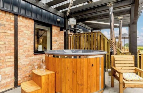 Bishampton Cottage | Fully Accessible-Disabled Adapted-Hot Tub-Pets