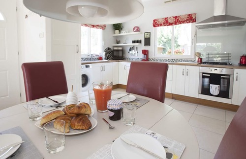 Cebazan House | Fully air conditioned with private parking and large shared pool.