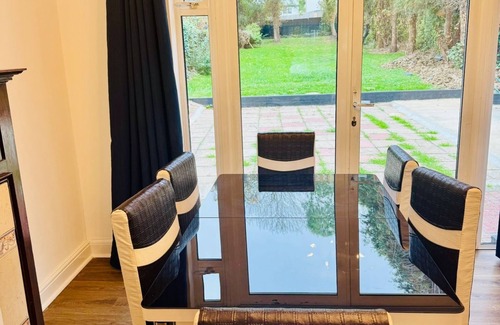 Brent House | Fully detatched beautiful house