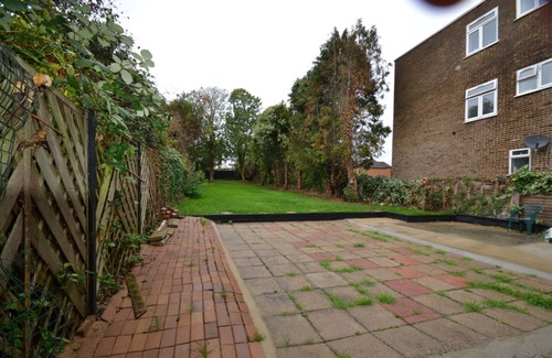 Brent House | Fully detatched beautiful house