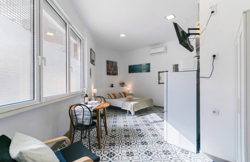 Sant Adria de Besos Apartment | Fully equipped studio, 15 minutes from downtown BCN, 8 min. walk from the beach