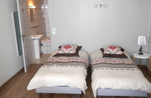 Feissons-sur-Salins Apartment | fully equipped studio - wifi - in mountain village - view of the 3 valleys