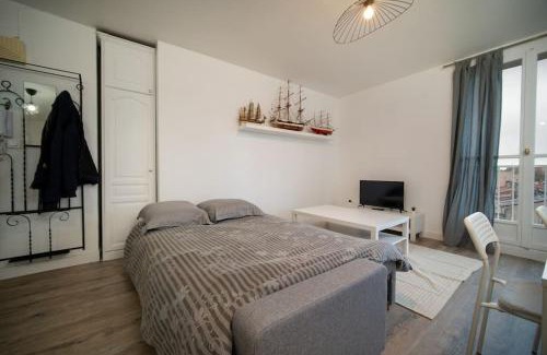 La Belle de Mai Apartment | Fully equipped apartment balcony sleeps 7 wifi