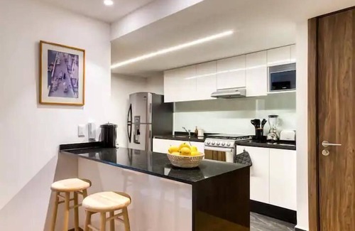 Hipodromo Condesa Apartment | Fully equipped kitchen, internet, comfy beds, business lounge, swim lane.