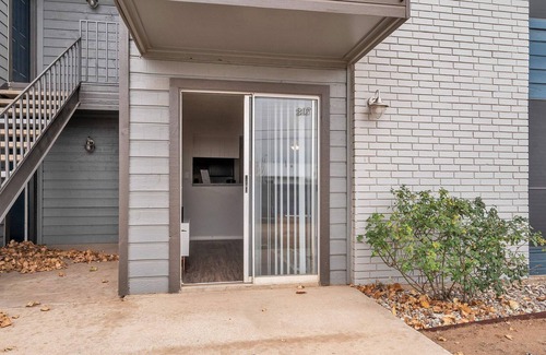Midland Apartment | Fully Equipped Kitchen Near F. Marie Hall Ctr