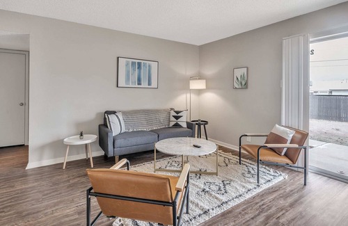 Midland Apartment | Fully Equipped Kitchen Near F. Marie Hall Ctr