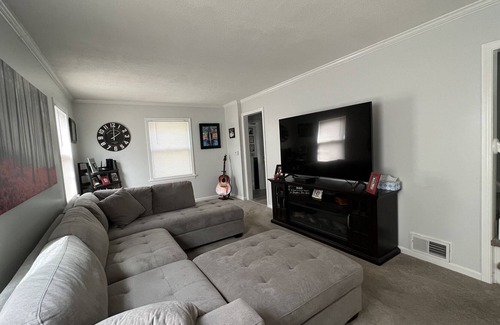 Rochester House | Fully Equipped Modern 2BR to entertain-Close to DT