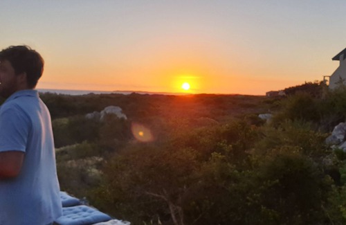 Betty's Bay House | FULLY EQUIPPED SEA FRONT HOLIDAY HOUSE nGround floornFireplace, Braai area