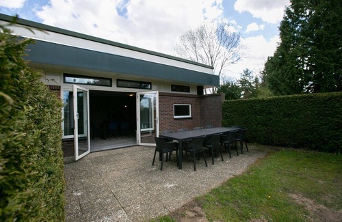 Terwolde House | Fully equipped, semi–detached bungalow for 10 people
