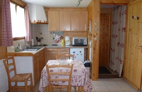 Les Houches Apartment | Fully equipped studio in a quiet cottage. Private garden