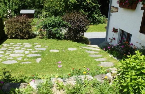 Les Houches Apartment | Fully equipped studio in a quiet cottage. Private garden