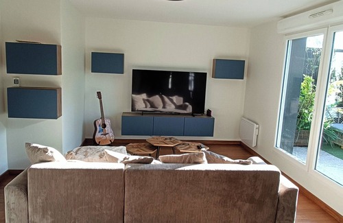 Sainte-Eulalie Apartment | Fully-equipped T2 apartment with large terrace.