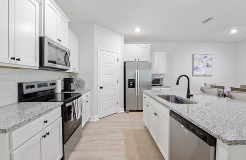 Tallahassee House | Fully-Fenced Backyard! Perfect for Families/Groups