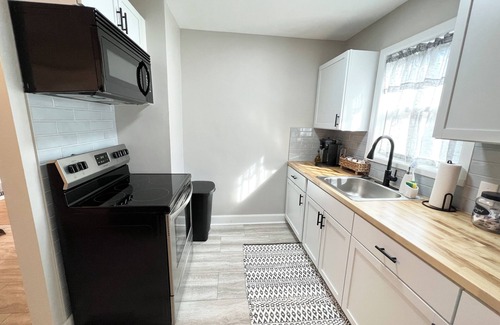 Wichita House | Fully Fenced Yard W/Basement Bedroom - Sleeps 7!