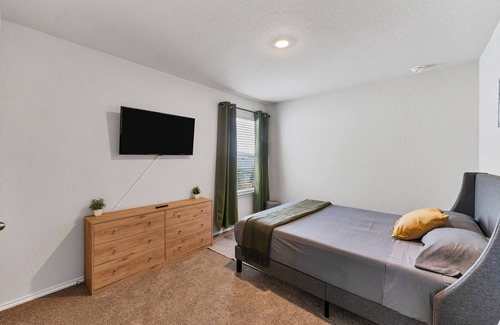 San Antonio House | Fully Fenced yard with Amazing Amentities