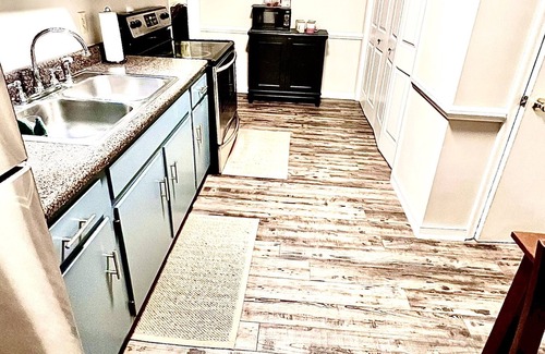 Colonial Heights House | Fully Furnished Duplex Delight Unit B