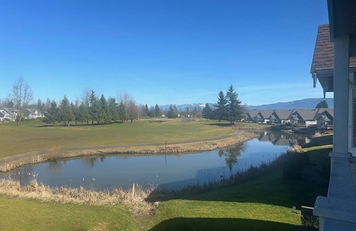 Lynden Condo | Fully Furnished 2 Bedroom Condo - Pet Friendly! 30 Day Minimum Stay Required.